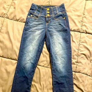 No boundaries high waisted jeans